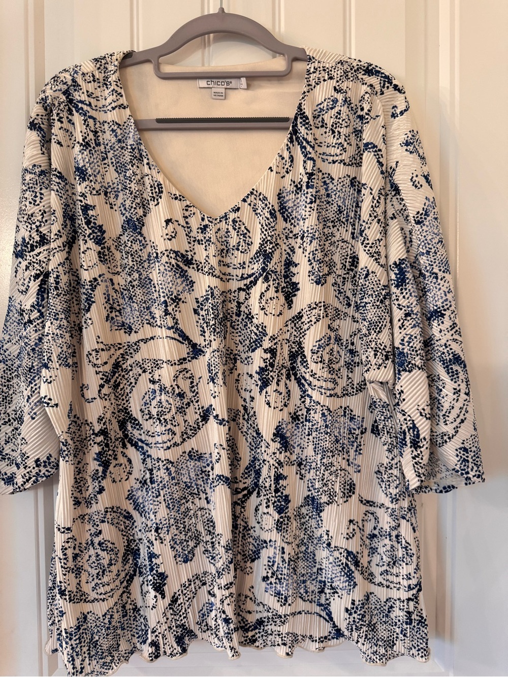 Chico’s Blue White Floral Plissé Tunic Top Large